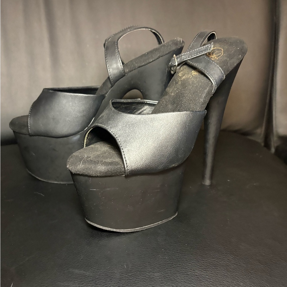 Chic Black Platform Heels